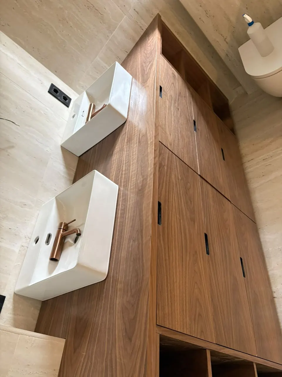 Encimera de baño en nogal