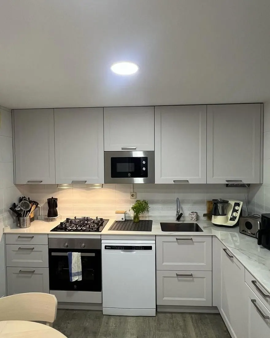 Cocina clásica blanca