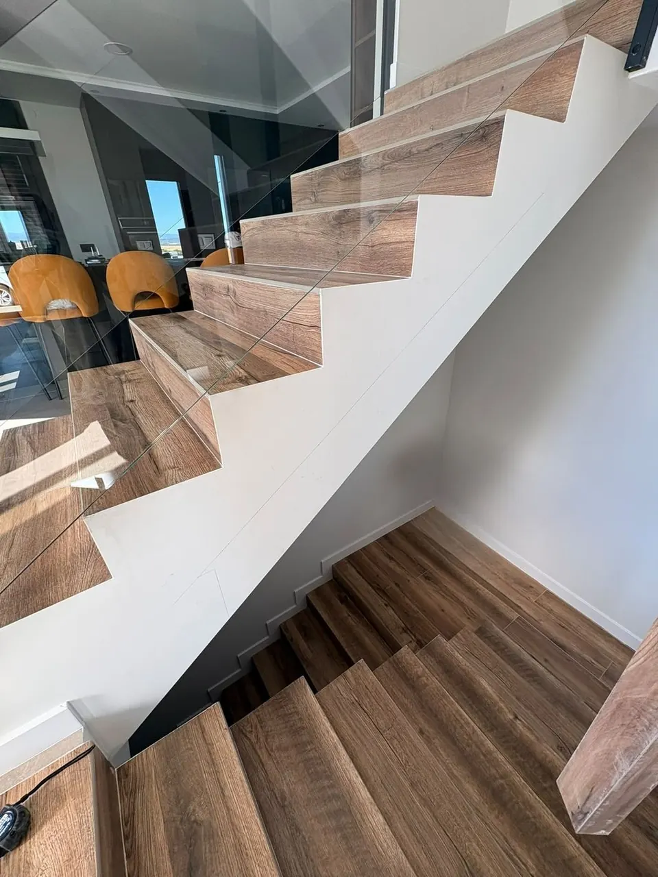 Escalera forrada en madera